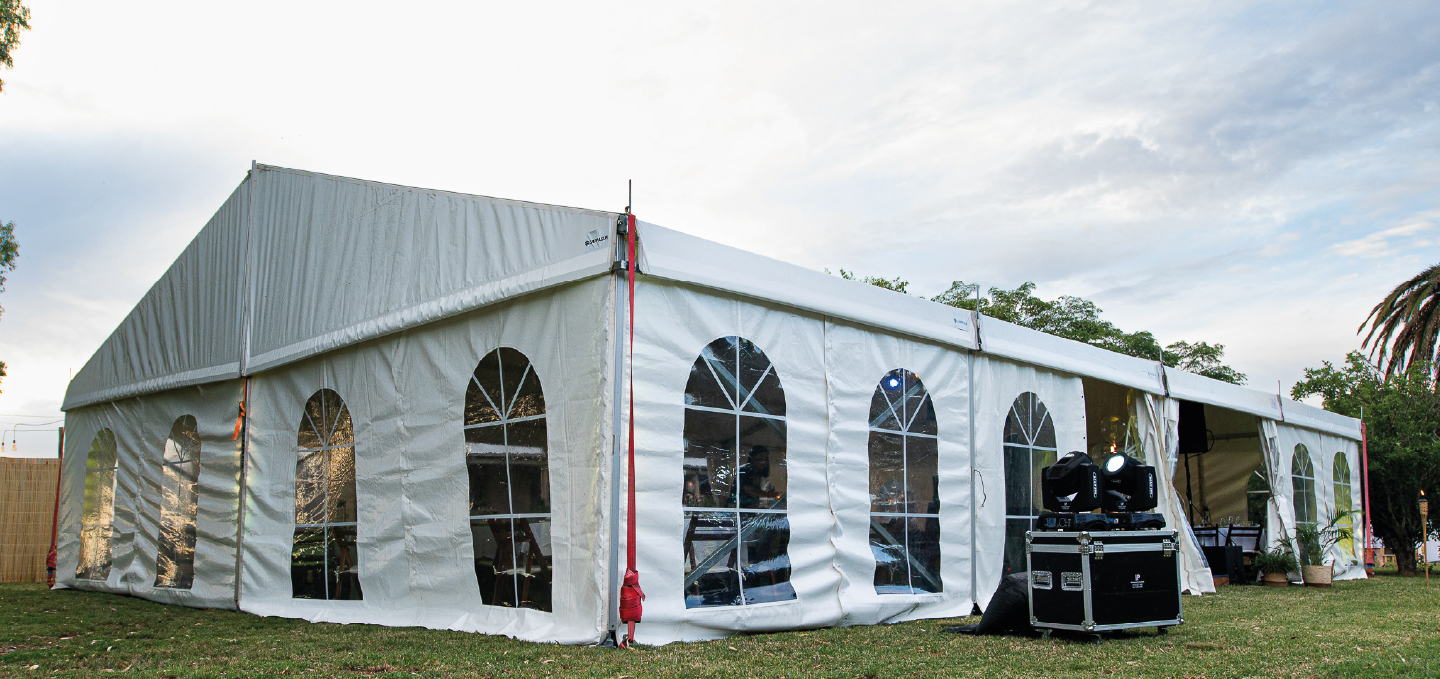 Vista de carpa para evento grande