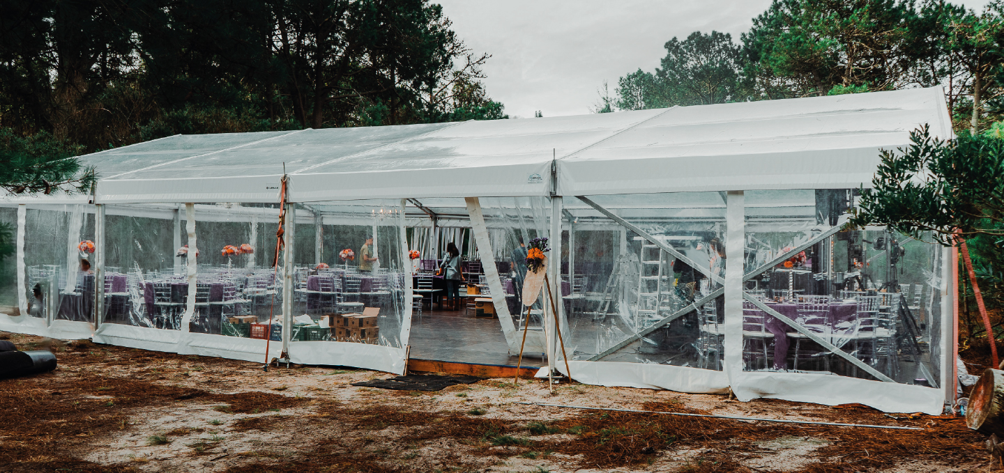 Vista de carpa para evento grande